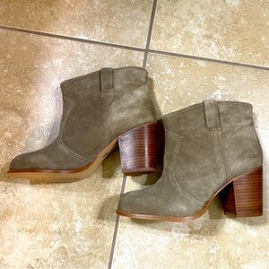 NWOT Splendid Suede Booties